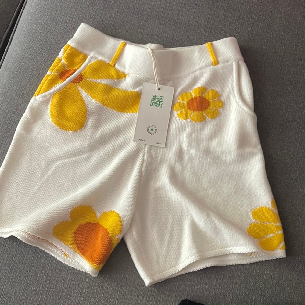 Flower knit shorts